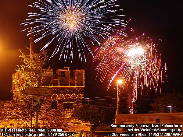 Sommerparty-Feuerwerk am Zehnerturm bei der Weinfest-Sommerparty in Oberwesel am Rhein 14953 © 2007 WHO